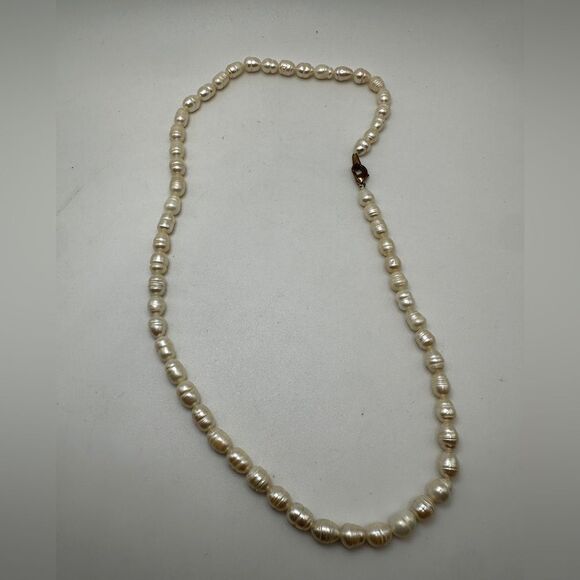 19" genuine freshwater pearl necklace with gold tone lobster clasp! - Picture 7 of 14
